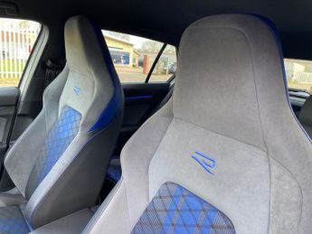 VOLKSWAGEN GOLF 2.0 Tsi R Hatchback 5Dr Petrol Dsg 4Motion Euro 6 (S/S) (320 Ps)