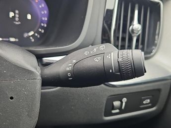 VOLVO XC60 2.0 B5P R Design 5Dr Geartronic