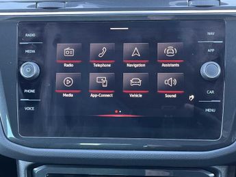 VOLKSWAGEN TIGUAN 2.0 Tdi 4Motion R-Line 5Dr Dsg