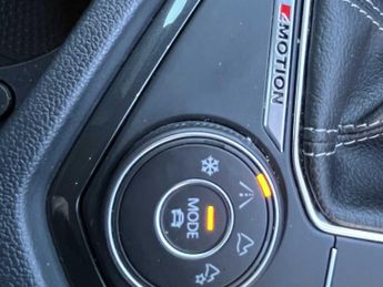 VOLKSWAGEN TIGUAN 2.0 Tdi 4Motion R-Line 5Dr Dsg