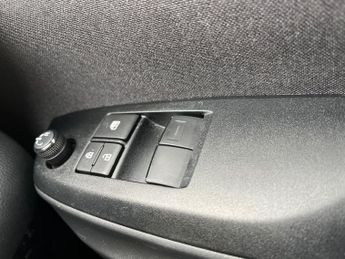 TOYOTA YARIS 1.5 Vvt-H Icon Hatchback 5Dr Petrol Hybrid E-Cvt Euro 6 (S/S) (1