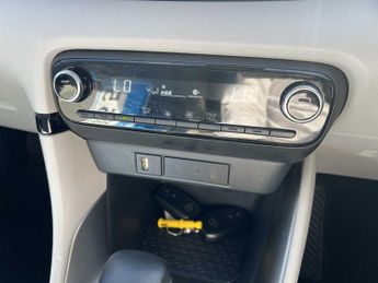 TOYOTA YARIS 1.5 Hybrid Excel 5Dr Cvt