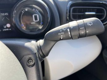 TOYOTA YARIS 1.5 Hybrid Excel 5Dr Cvt