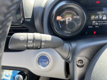 TOYOTA YARIS 1.5 Hybrid Excel 5Dr Cvt