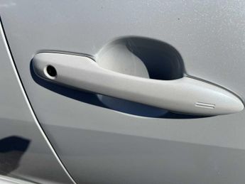 TOYOTA YARIS 1.5 Hybrid Excel 5Dr Cvt