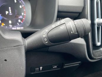 VOLVO XC40 2.0 B4 Mhev R-Design Pro Suv 5Dr Petrol Hybrid Auto Euro 6 (S/S)