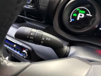 TOYOTA YARIS Yaris 1.5 Hybrid Design 5Dr Cvt Hatchback