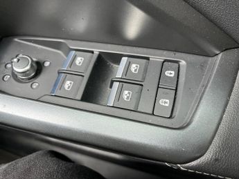 AUDI Q3 2.0 Tdi 40 S Line Suv 5Dr Diesel S Tronic Quattro Euro 6 (S/S) (