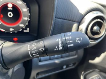 NISSAN JUKE 1.0 Dig-T N-Connecta 5Dr Dct