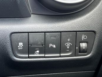 HYUNDAI KONA 64Kwh Premium Suv 5Dr Electric Auto (10.5Kw Charger) (204 Ps)