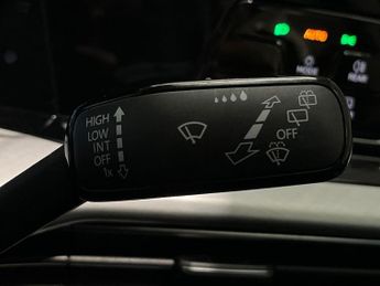 VOLKSWAGEN GOLF 1.5 Etsi Mhev Life Hatchback 5Dr Petrol Hybrid Dsg Euro 6 (S/S) 