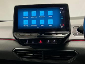 VOLKSWAGEN ID.3 Pro Performance 58Kwh Family Hatchback 5Dr Electric Auto (204 Ps