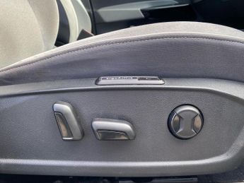 VOLKSWAGEN ID.3 Pro S 77Kwh Tour Hatchback 5Dr Electric Auto (204 Ps)