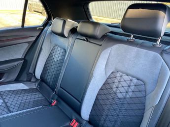 VOLKSWAGEN GOLF 2.0 Tdi 150 R-Line 5Dr Dsg