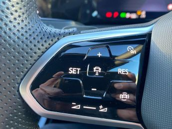 VOLKSWAGEN GOLF 2.0 Tdi 150 R-Line 5Dr Dsg