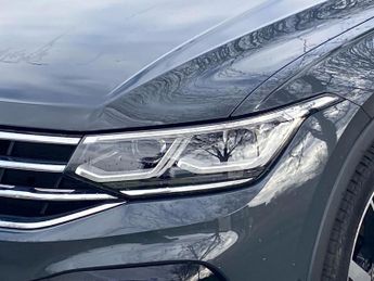 VOLKSWAGEN TIGUAN 2.0 Tdi 4Motion R-Line 5Dr Dsg