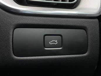 VOLVO XC60 2.0 B4 Mhev Plus Suv 5Dr Petrol Hybrid Auto Euro 6 (S/S) (197 Ps