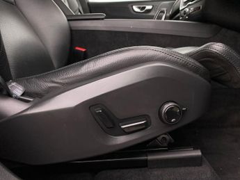 VOLVO XC60 2.0 B4 Mhev Plus Suv 5Dr Petrol Hybrid Auto Euro 6 (S/S) (197 Ps