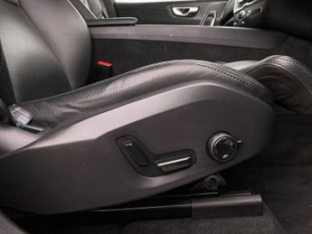 VOLVO XC60 2.0 B4 Mhev Plus Suv 5Dr Petrol Hybrid Auto Euro 6 (S/S) (197 Ps