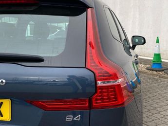 VOLVO XC60 2.0 B4 Mhev Plus Suv 5Dr Petrol Hybrid Auto Euro 6 (S/S) (197 Ps