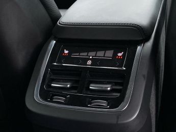 VOLVO XC60 2.0 B4 Mhev Plus Suv 5Dr Petrol Hybrid Auto Euro 6 (S/S) (197 Ps