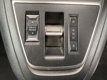 PEUGEOT TRAVELLER 100Kw Business Vip Long [8 Seat] 50Kwh 5Dr Auto