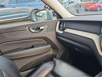 VOLVO XC60 Volvo Xc60 Inscrpt Pro B5 Mhev