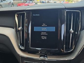 VOLVO XC60 Volvo Xc60 Inscrpt Pro B5 Mhev