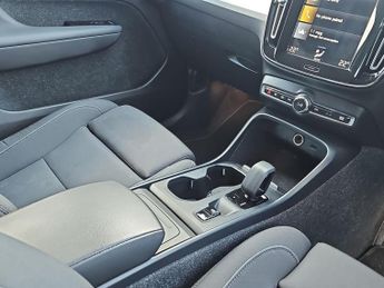 VOLVO XC40 Volvo Xc40 Momentum T3 Auto