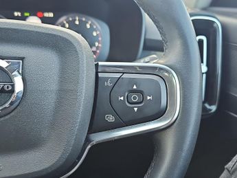 VOLVO XC40 Volvo Xc40 Momentum T3 Auto
