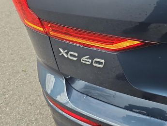 VOLVO XC60 Volvo Xc60 Momentum B5 Mhev Aut