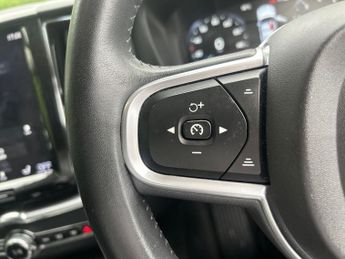VOLVO XC60 Xc60 2.0 B5P [250] Momentum 5Dr Geartronic Estate