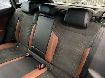 VOLKSWAGEN ID.4 Pure 52Kwh Life Suv 5Dr Electric Auto (148 Ps)