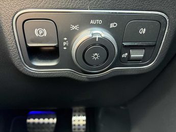 MERCEDES-BENZ GLA Gla 220D 4Matic Amg Line Premium 5Dr Auto