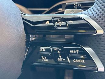 MERCEDES-BENZ GLC Glc 300 4Matic Amg Line 5Dr 9G-Tronic