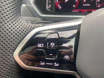 VOLKSWAGEN TIGUAN 1.5 Tsi R-Line Suv 5Dr Petrol Dsg Euro 6 (S/S) (150 Ps)