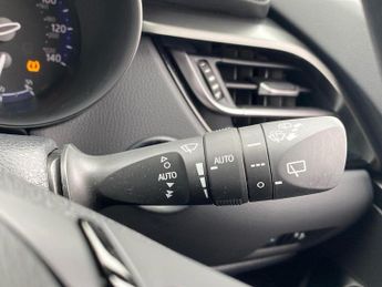 TOYOTA C-HR 1.8 Vvt-H Gpf Design Suv 5Dr Petrol Hybrid Cvt Euro 6 (S/S) (122