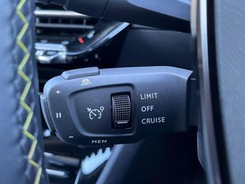 PEUGEOT 2008 50Kwh Gt Premium Suv 5Dr Electric Auto (136 Ps)