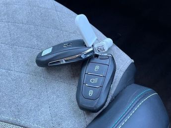 PEUGEOT 2008 50Kwh Gt Premium Suv 5Dr Electric Auto (136 Ps)