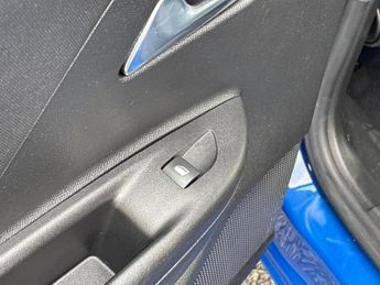 VAUXHALL MOKKA 50Kwh Elite Premium Suv 5Dr Electric Auto (136 Ps)