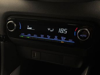 TOYOTA YARIS 1.5 Vvt-H Design Hatchback 5Dr Petrol Hybrid E-Cvt Euro 6 (S/S) 