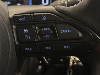 TOYOTA YARIS 1.5 Vvt-H Design Hatchback 5Dr Petrol Hybrid E-Cvt Euro 6 (S/S) 