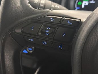 TOYOTA YARIS 1.5 Vvt-H Design Hatchback 5Dr Petrol Hybrid E-Cvt Euro 6 (S/S) 