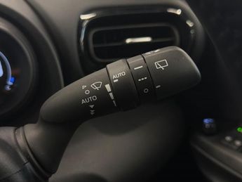 TOYOTA YARIS 1.5 Vvt-H Design Hatchback 5Dr Petrol Hybrid E-Cvt Euro 6 (S/S) 