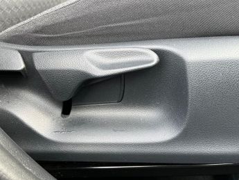 TOYOTA YARIS 1.5 Vvt-H Design Hatchback 5Dr Petrol Hybrid E-Cvt Euro 6 (S/S) 