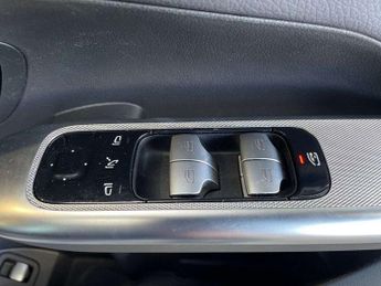 MERCEDES-BENZ GLC Glc 300E 4Matic Urban Edition 5Dr 9G-Tronic