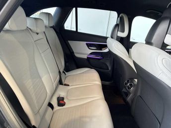 MERCEDES-BENZ GLC Glc 300E 4Matic Amg Line 5Dr 9G-Tronic