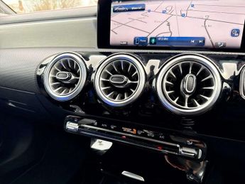 MERCEDES-BENZ CLA Cla 180 Amg Line Executive 4Dr Tip Auto