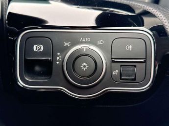 MERCEDES-BENZ CLA Cla 180 Amg Line Executive 4Dr Tip Auto