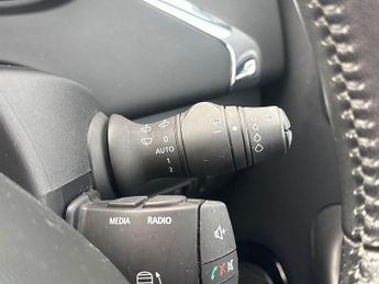 RENAULT ZOE 65Kw Dynamique Nav Q90 40Kwh 5Dr Auto